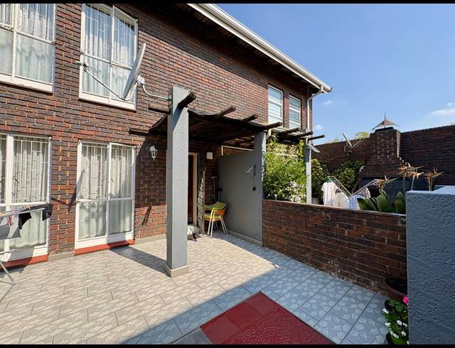 2 BEDROOM TOWNHOUSE FOR SALE IN DAYANGLEN